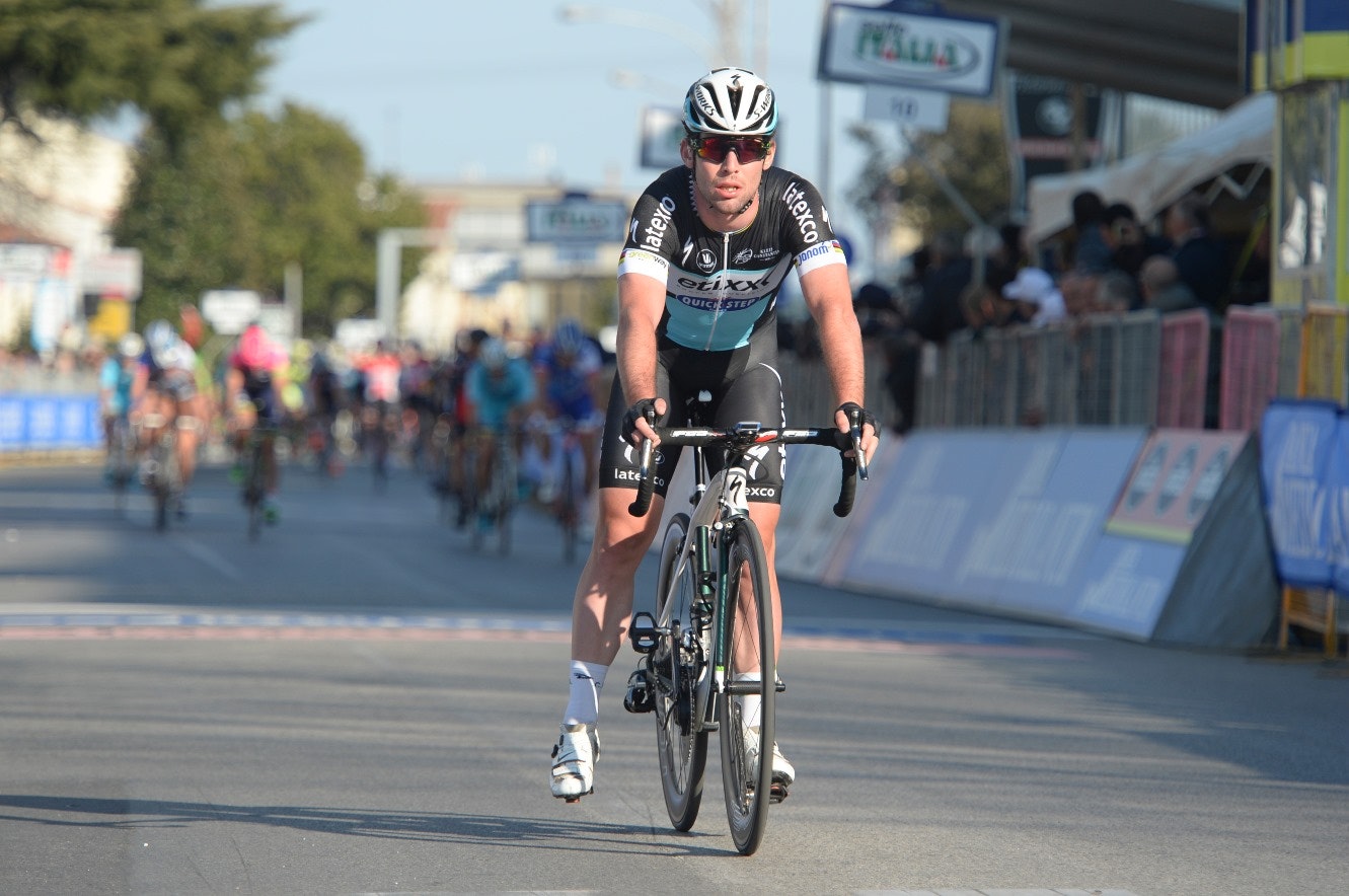Mark Cavendish, mechanical, crash, braking, unclipped, Etixx-QuickStep, Tirreno-Adriatico, 2015, pic: Sirotti