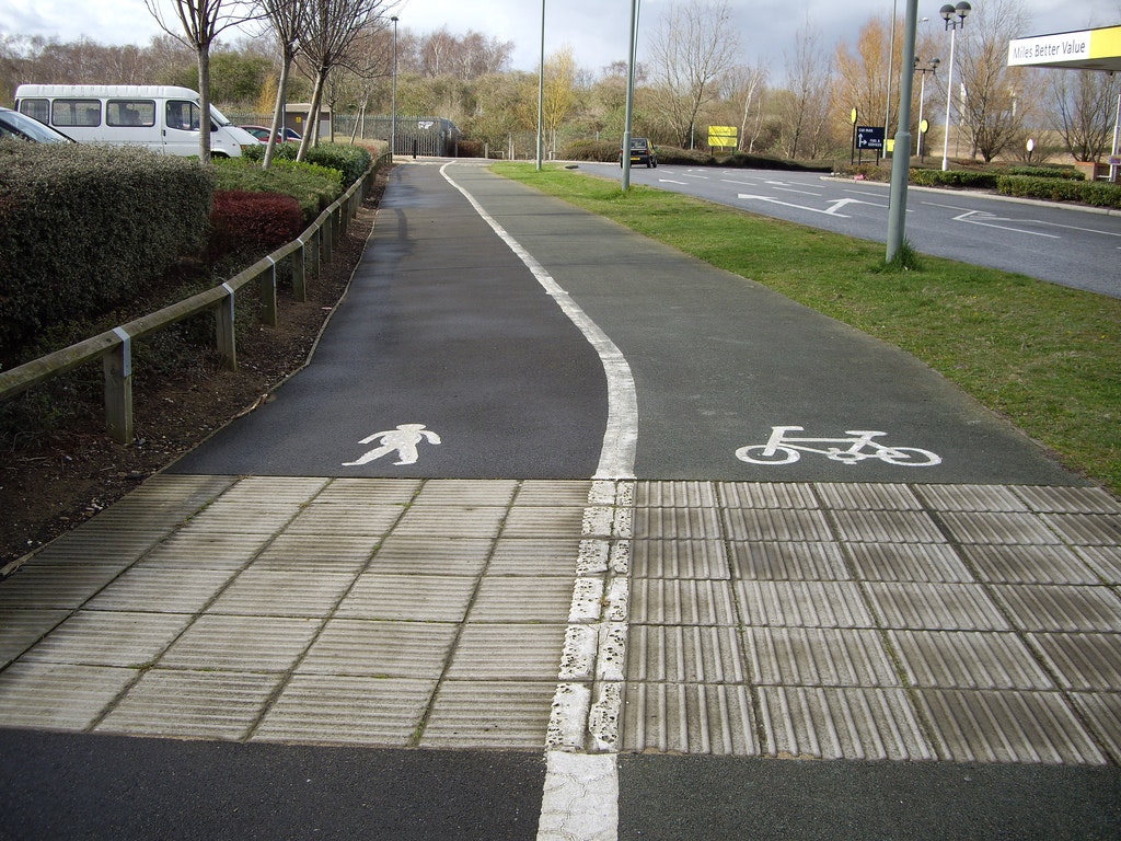 Cycling lane, cycle path, commuting, sign, London (Pic: sachab via Flickr Creative Commons)
