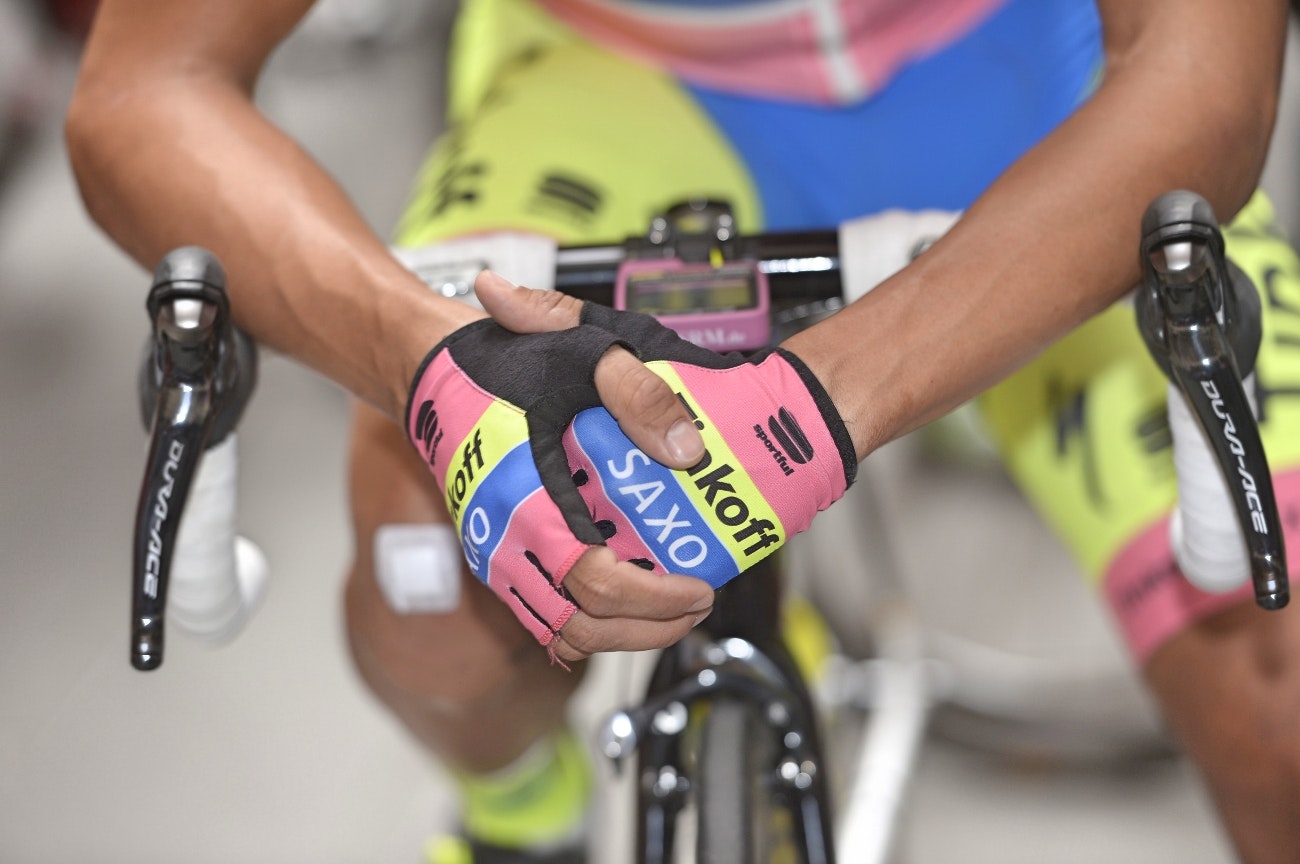 gloves, Giro d'Italia, 2015, pic: Sirotti