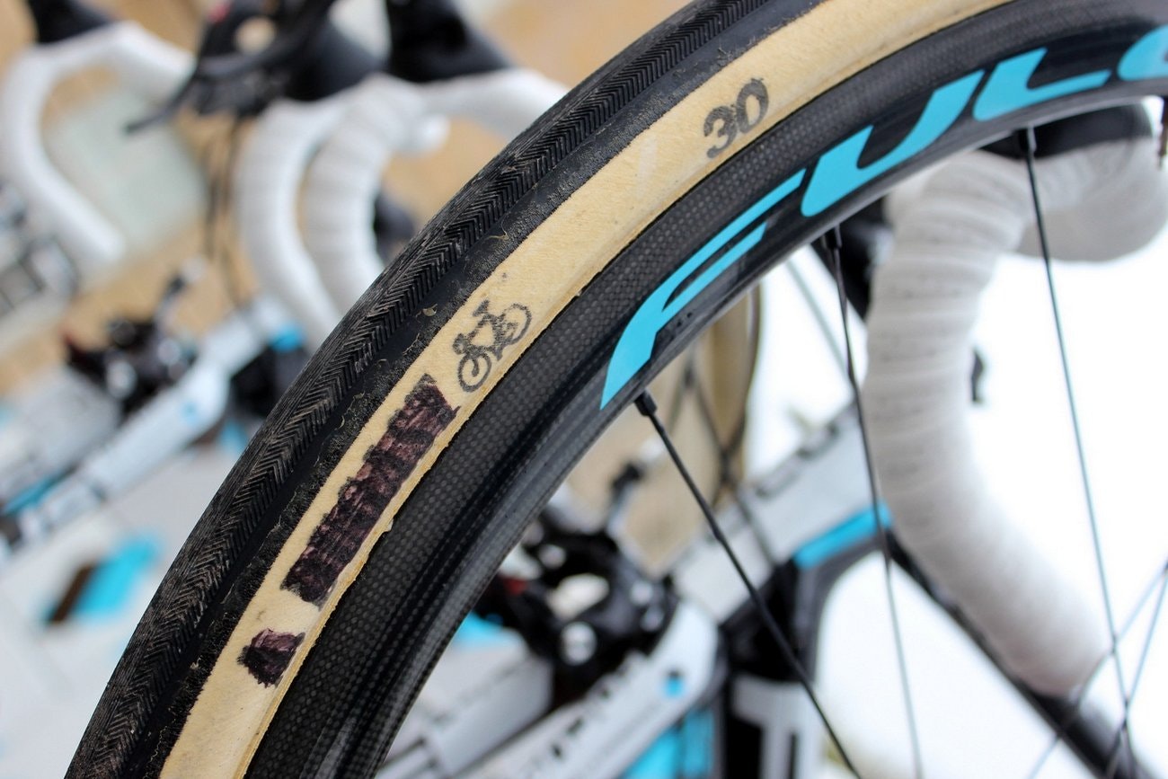 Tyre width varied between 27mm, 28mm and a whopping 30mm. Dugast tyres are also popular at Paris-Roubaix, even if Ag2r La Mondiale, who normally get their tyres from Schwalbe, don't like to admit it.