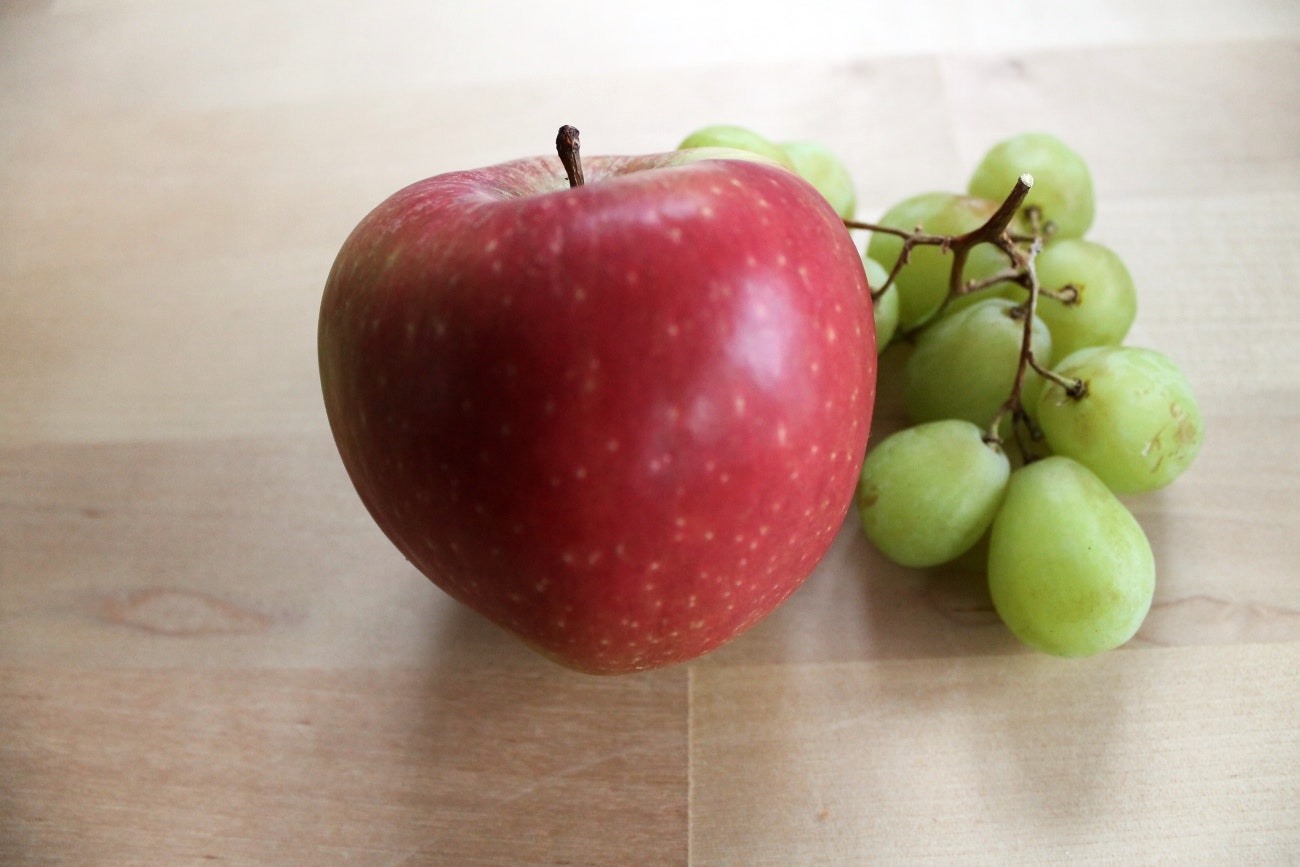 Snack fruit, apple, grapes, pic: Colin Henrys/Factory Media